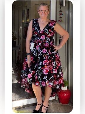 JessaKae Ebony Rose Black Floral V-Neck Midi Dress - Women